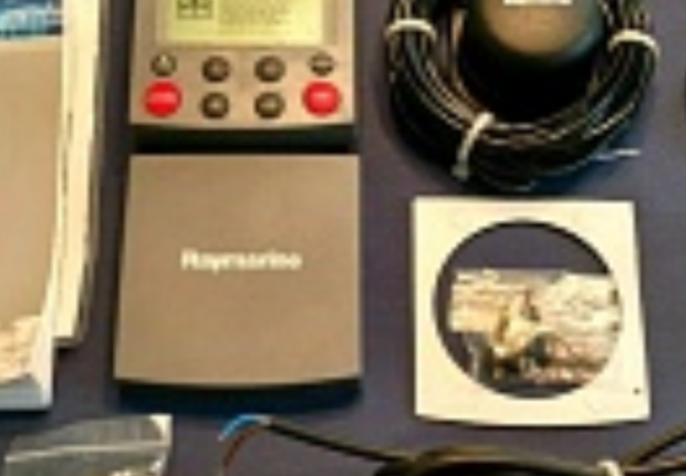 SYSTEME DE PILOTE AUTOMATIQUE RAYMARINE ST 4000+ POUR BARRE FRANCHE